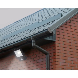 Schwarzer Näve LED-Außenstrahler 10W mit Bewegungsmelder an Hauswand.