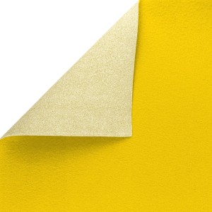 Gelber Primaflor Eventteppich Podium, Meterware mit aufgerollter Ecke.