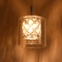 Moderne Pendelleuchte aus Glas mit funkelnden Kristallen. Spendet warmes Licht, ideal für Wohnzimmer & Esszimmer.