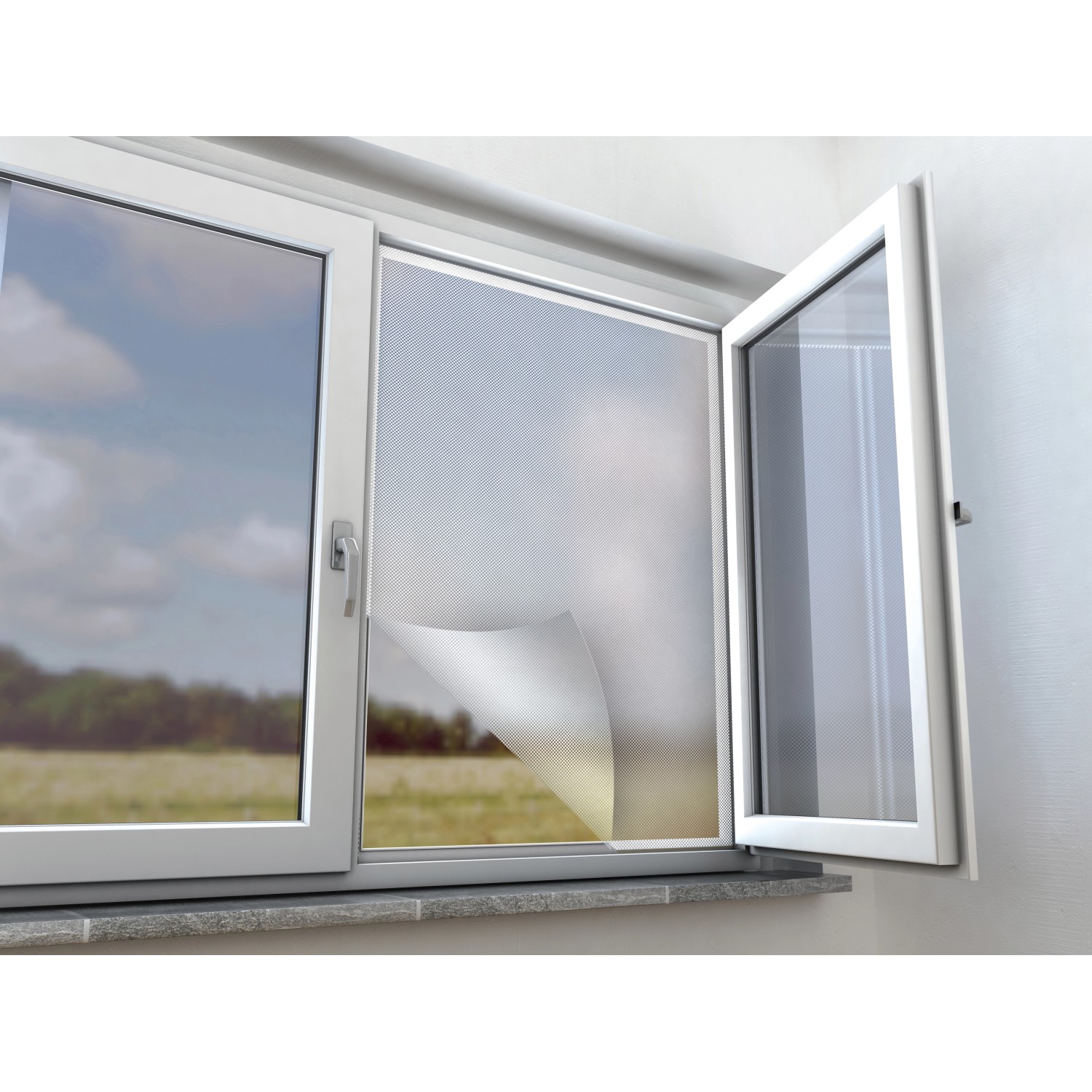 Anthrazitfarbenes Pollenschutznetz am Fenster, teilweise abgelöst, mit Blick nach draußen.