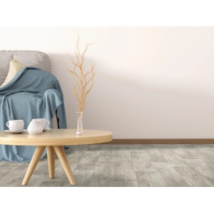 Primaflor PVC Turin Eiche Grau Bodenbelag im Wohnraum mit Tisch und Sofa.