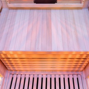 Innenansicht der Dewello Infrarotkabine Kingston aus Hemlock-Holz mit Sitzbank und Bodenstrahler.