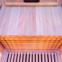 Innenansicht der Dewello Infrarotkabine Kingston aus Hemlock-Holz mit Sitzbank und Bodenstrahler.