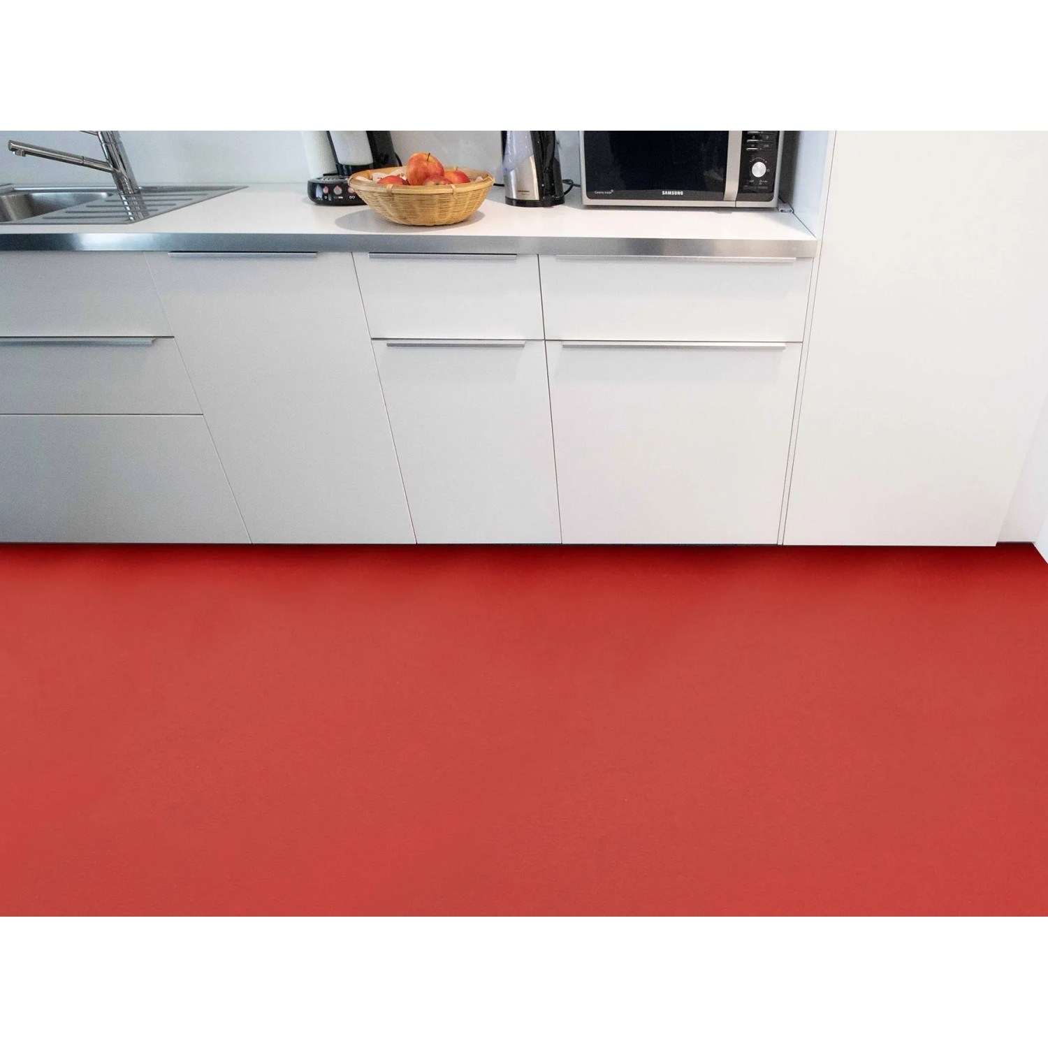 Roter PVC-Bodenbelag Primaflor Expotop im Küchenbereich.