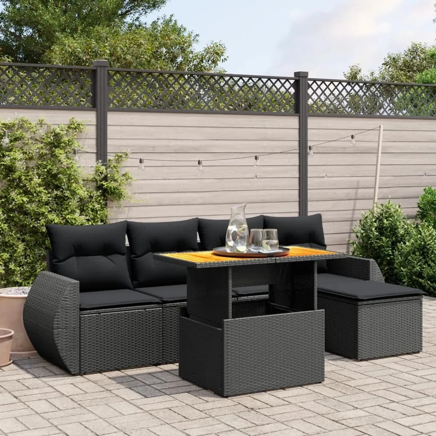 Schwarze 6-tlg. vidaXL Garten-Sofagarnitur aus Poly Rattan mit Tisch und Kissen.