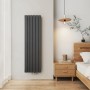 Anthrazitfarbener Emke Heizkörper, 160x46cm, flaches Design, doppellagig im Schlafzimmer.