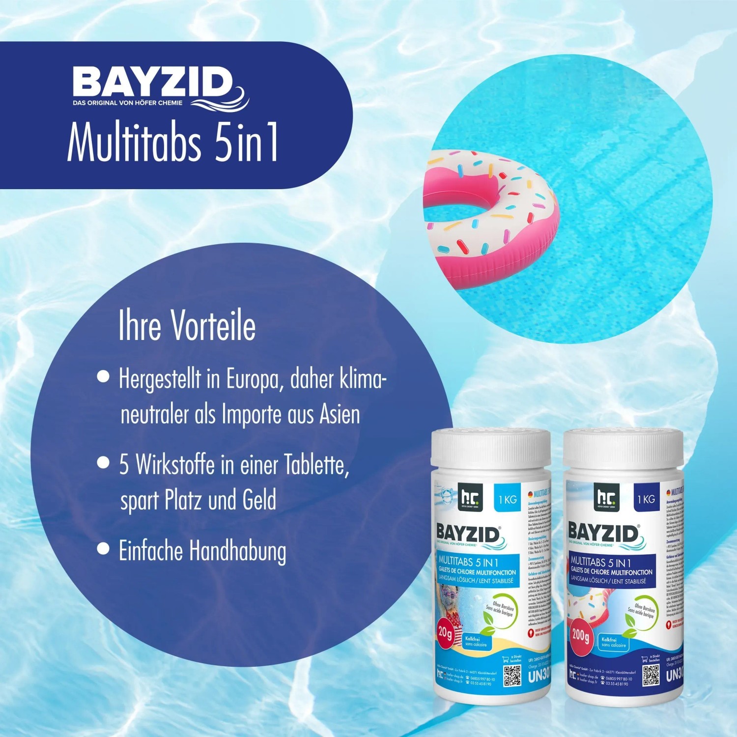 Zwei Dosen Bayzid Multitabs 5in1 Poolpflege 1kg im Pool-Hintergrund.