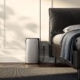 EcoFlow STREAM Ultra Balkonkraftwerk 1,92kWh Speicher neben einem Bett, angeschlossen.