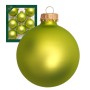 Große hellgrüne matte Weihnachtskugel aus Glas, dahinter 8er-Set in Verpackung. 7cm.