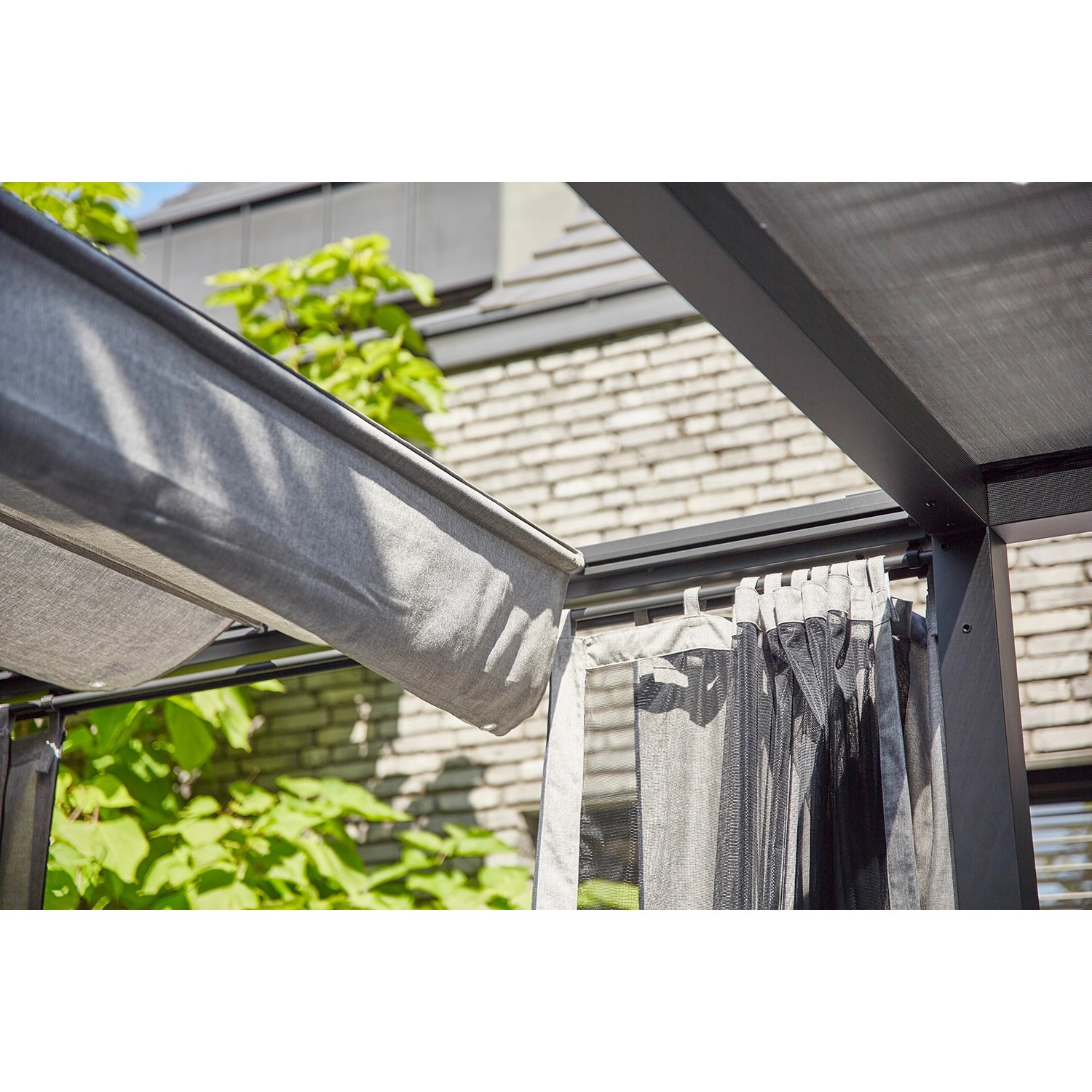 Siena Garden Seitenteile Silber-Grau für Schattenmanufaktur, mit Vorhang und Insektenschutz.