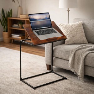 Relaxdays Beistelltisch C-Form, schwarz-braun, mit neigbarer MDF-Platte und Laptop am Sofa. Ideal als Laptoptisch.