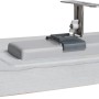 Detailaufnahme der Schütte Duschrinne mit Edelstahl-Abdeckung und Montageelement.