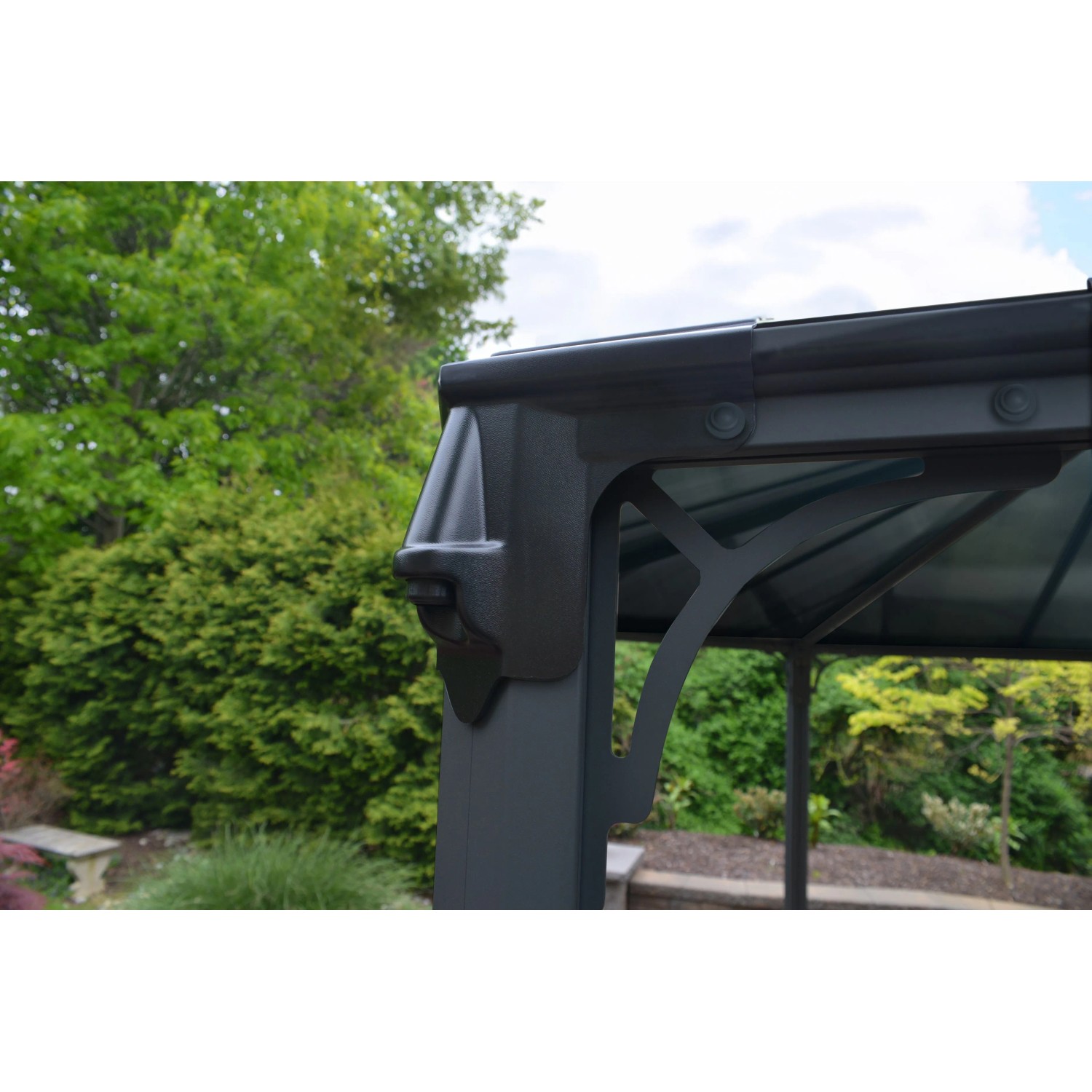 Detailaufnahme: Anthrazitfarbener Canopia Pavillon Monaco mit Regenrinne.