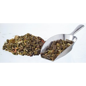 Elles Nager Natur 3 kg: Getreidefreies Ergänzungsfutter mit Gemüse und Früchten in Schaufel.