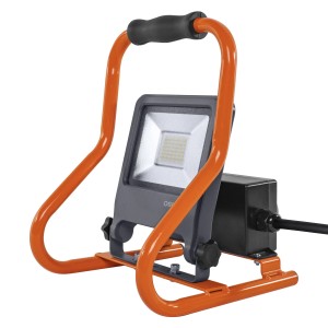 Osram LED-Baustrahler mit Tragegriff, 30W, dunkelgrau, mit Steckdosen.