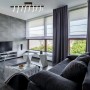Moderne Näve LED Stehleuchte Belleza, 140 cm, im Wohnzimmer mit passender Deckenleuchte.