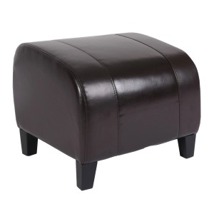 Brauner MCW Sitzhocker Aversa aus Kunstleder mit schwarzen Füßen.