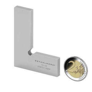 STAHLWERK Flachwinkel 90° aus Edelstahl, 50x40 mm, DIN 875/1, mit 2-Euro-Münze als Größenvergleich.