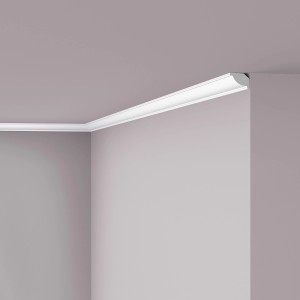 Weiße NOEL & MARQUET Eckleiste WT7 WALLSTYL (200 cm) an Wand und Decke.