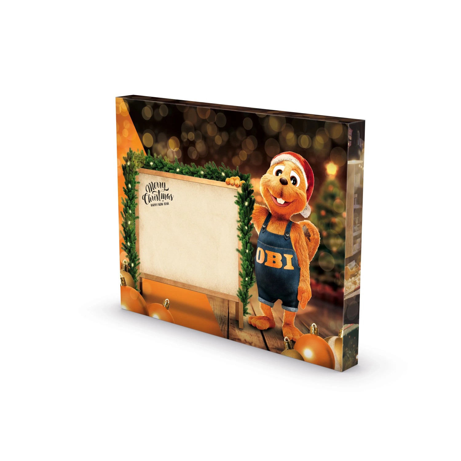 OBI Adventskalender mit Biber in Weihnachtsmütze, OBI-Latzhose, neben Schild. Festliche Deko, Werkzeug-Set Geschenkidee.