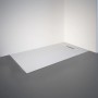 Rechteckige, extraflache Schulte Duschwanne ExpressPlus 150x70 cm in Weiß, bodeneben eingebaut.