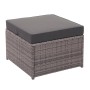 Grauer Poly-Rattan Hocker mit dunkelgrauem Kissen, Teil der 4-teiligen Lounge-Garnitur J34 von MCW.