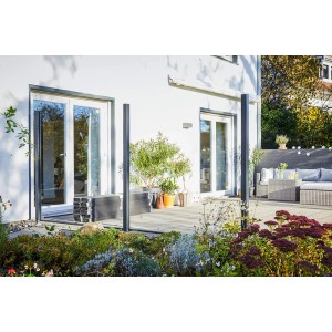 Anthrazitfarbener Vierkant-Pfosten (7x7x176 cm) für Zaunbau und Sichtschutz im Garten.