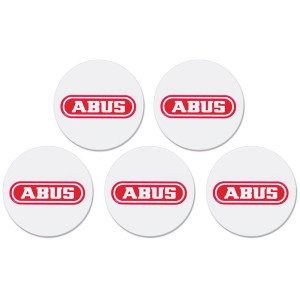 Fünf Abus Proximity Chips AZ5502 Smartvest für Alarmanlagen, Nahansicht.