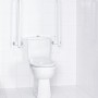 WC mit klappbaren, langen Ridder WC-Aufstehbügeln in Weiß für mehr Sicherheit im Bad.