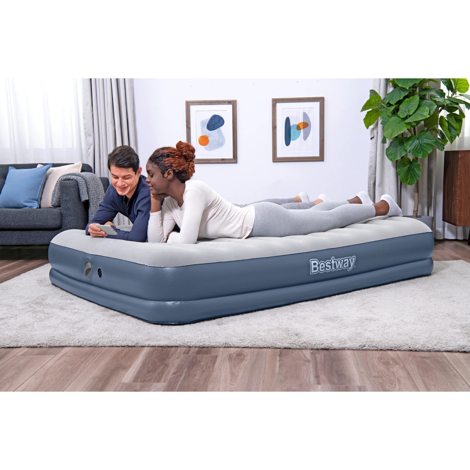 Doppelluftbett (204x152x36 cm) mit Elektropumpe von Bestway, geeignet für Camping und Zuhause.