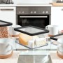 Rotho Vorratsdosen Loft Premium, 2,25 l, transparent mit schwarzem Deckel, gefüllt mit Lebensmitteln.