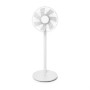 Weißer STADLER FORM Standventilator Finn für Outdoor & Indoor, mit Fernbedienung.