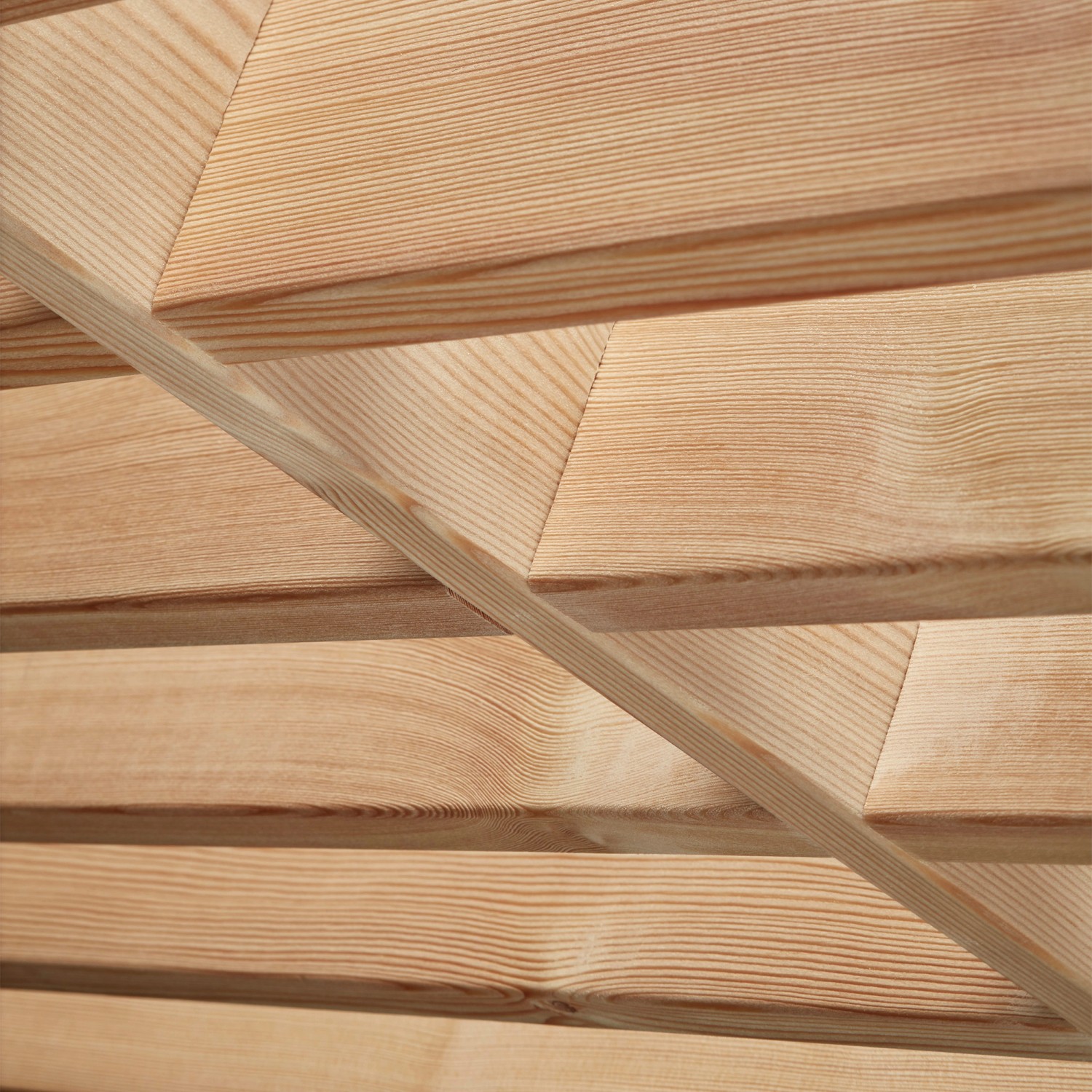 Detailansicht des Gutta Vordach BS Timber-Line aus Echtholz, Fokus auf die Holzlamellen.