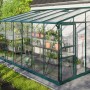 Vitavia Gewächshaus Ida 7800 Smaragd, 7,8 m², Anlehngewächshaus mit Pflanzen im Garten.