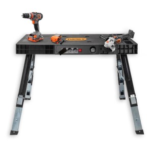 FUXTEC 5in1 Universal-Werkbank, klappbar, schwarz-orange, mit integrierter Stromleiste. Ideal für Werkstattarbeiten.