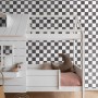ESTAhome Tapete Karomuster Schwarz-Weiß an Kinderzimmerwand mit weißem Hochbett.