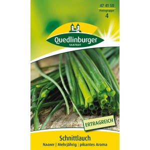 Samenpackung Quedlinburger Schnittlauch 'Naomy' mit frischem, grünen Schnittlauch.