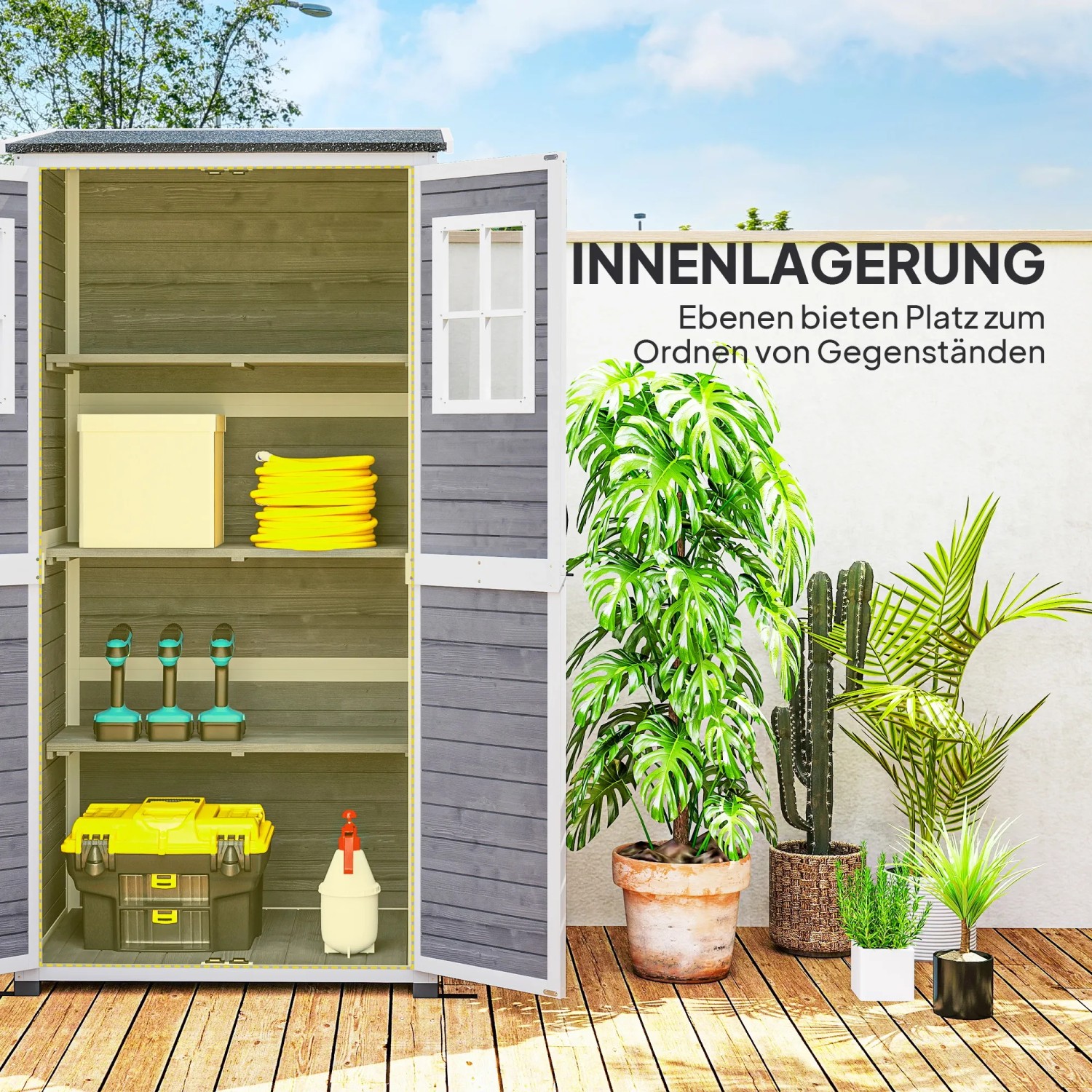 Offener, hellgrauer Outsunny Gartenschrank aus Holz mit Werkzeug und Gartenzubehör.