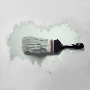 Pinsel streicht Tadessi Wandfarbe Pastellgrün Mintgrün matt auf eine helle Fläche.