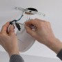 Montage eines weißen Paulmann LED Einbaupanels (6W) in eine Decke.