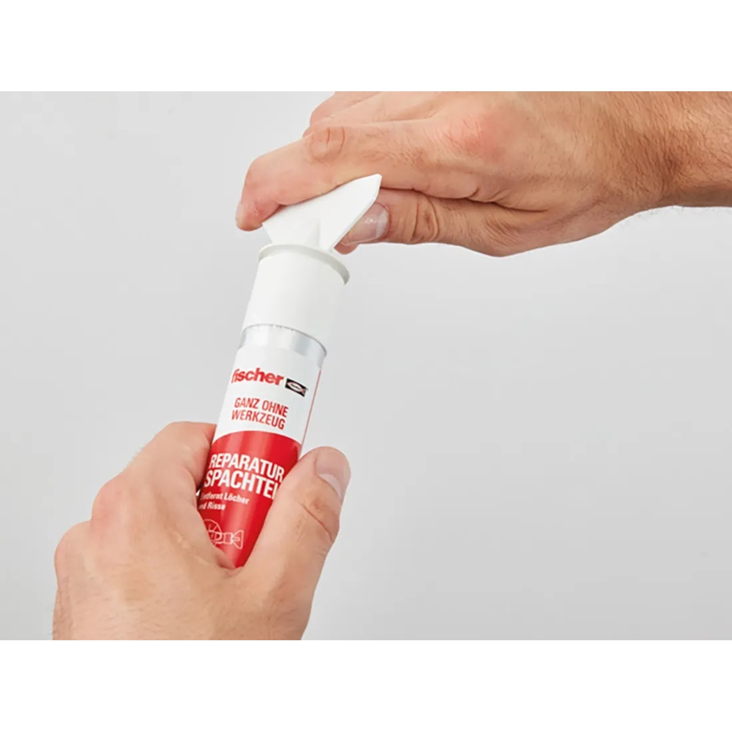 fischer Reparatur Spachtel 70ml Tube mit integriertem Spachtel zum Glattziehen.