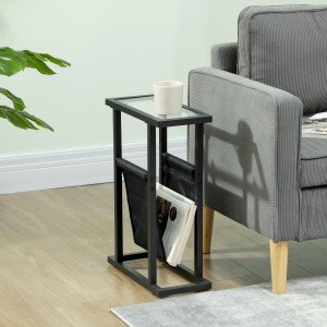 Schwarzer HOMCOM Couchtisch mit Glasplatte und Stofftasche neben einem grauen Sessel.