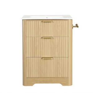 Waschtischunterschrank 61cm in heller Holzoptik mit geriffelten Schubladenfronten, Keramikwaschbecken und goldenen Griffen. Mit Toilettenpapierhalter.