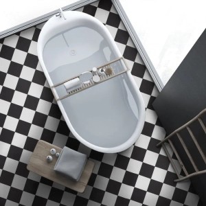 Badezimmer mit Karat CV Bodenbelag Atlantic Damier in Fliesenoptik, schwarz-weiß kariert.