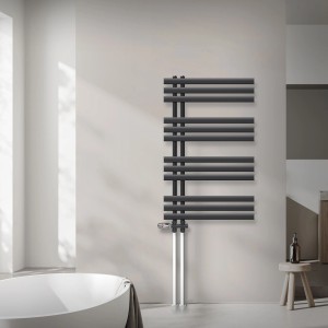 Anthrazitfarbener LuxeBath Badheizkörper Iron 600x1000mm mit Thermostat im modernen Badezimmer.