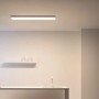 Rechteckiges, weißes WiZ LED-Panel (119,5x29,5cm) an Zimmerdecke.