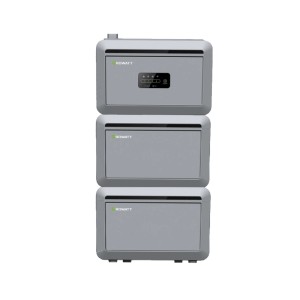 Growatt Nexa 2000 Power Station mit zwei Erweiterungsakkus, graue All-in-One Speicher für Balkonkraftwerke.
