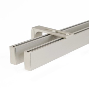 Zweiläufige Gardinenschiene Loft in Edelstahl-Optik für Deckenmontage. Modernes Aluminiumprofil für Vorhänge.