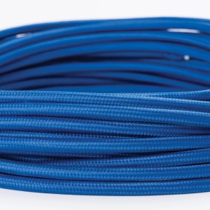 Blaues 3-adriges Textilkabel von Orion Lightstyle als Meterware für Lampen.