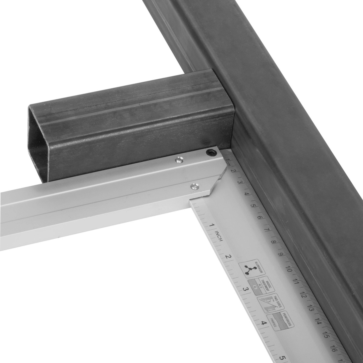 STAHLWERK Anschlagwinkel 3er Set (400mm) beim Messen eines rechten Winkels.